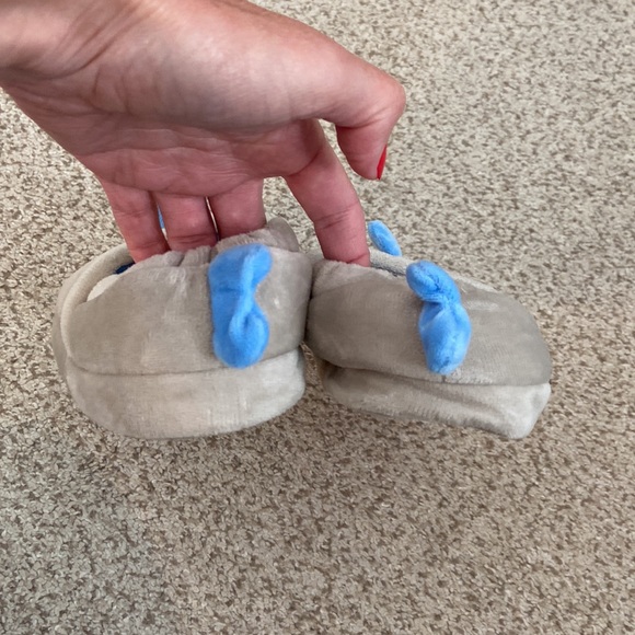⭐️Tucker & Tate Shark Slippers, 11⭐️ - Picture 8 of 10